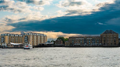 A&O London Docklands Riverside - Elegantni odmor tik uz Temzu, London, Ujedinjeno Kraljevstvo - 18.543 RSD - 2x noćenje u dvokrevetnoj Standard sobi ili porodičnoj sobi za 2 osobe (2 dece do 17 godina besplatno), Buffet doručak