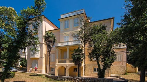 Hotel Vila Ružica - Aktivan majski odmor u Crikvenici tokom sedmice, Crikvenica, Hrvatska - 29.154 RSD - 2x noćenje u dvokrevetnoj sobi (park strana) za 2 osobe, Polupansion
