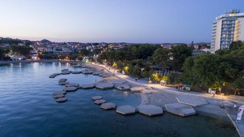 SeeSea Hotel - Prvi dani leta u Vodicama, Vodice, Dalmacija, Hrvatska - 37.453 RSD - 2x noćenje u dvokrevetnoj sobi (pogled park) za 2 osobe (1 dete do 2,99 godina i 1 dete do 12,99 godina besplatno), Polupansion