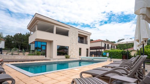 VSG Resort - Prolećni odmor na Krku uz bazen, saunu i jacuzzi, Klimno, Krk, Hrvatska - 29.342 RSD - 2x noćenje u dvosobnom Deluxe apartmanu sa privatnom terasom (4+2) za 4 osobe, Korištenje novog unutrašnjeg grejanog bazena, saune i spoljašnjog jacuzzija
