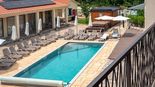 VSG Resort - Prolećni odmor na Krku uz bazen, saunu i jacuzzi, Klimno, Krk, Hrvatska - 24.298 RSD - 3x noćenje u jednosobnom apartmanu (2+2) sa privatnom terasom za 2 osobe, Korištenje novog unutrašnjeg grejanog bazena, saune i spoljašnjog jacuzzija