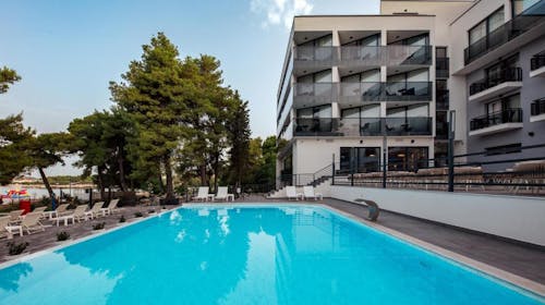 SeeSea Hotel - Porodični junski odmor u Vodicama , Vodice, Dalmacija, Hrvatska - 64.793 RSD - 3x noćenje u dvokrevetnoj sobi (pogled park) za 2 osobe (1 dete do 2,99 godina i 1 dete do 12,99 godina besplatno), Polupansion