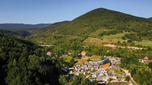 Camping Plitvice - Proleće u prirodi za porodice, Smoljanac, Plitvička jezera, Hrvatska - 28.054 RSD - 1x noćenje u Premium mobilnim kućicama za 4 osobe, Polupansion