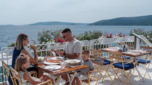 Amadria Park Camp Trogir - Pozdrav letu u predivnom Trogiru, Seget Vranjica, Trogir, Hrvatska - 37.106 RSD - 2x noćenje u Standard mobilnoj kućici za do 6 osoba (4 odrasle osobe i 2 dece do 11,99 godina besplatno), Piće dobrodošlice prilikom prijave