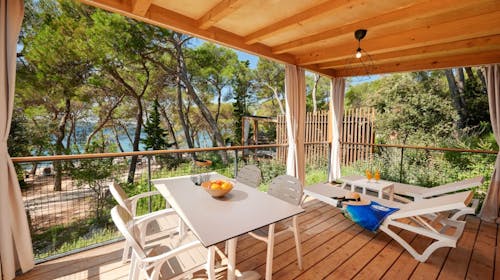 Pine Beach Pakoštane - All inclusive light odmor - Premium mobilna kućica, Pakoštane, Dalmacija, Hrvatska - 70.301 RSD - 2x noćenje u Premium dvosobnoj mobilnoj kućici sa pogledom na more za 3 osobe (1 dete do 3,99 godina besplatno), All inclusive light