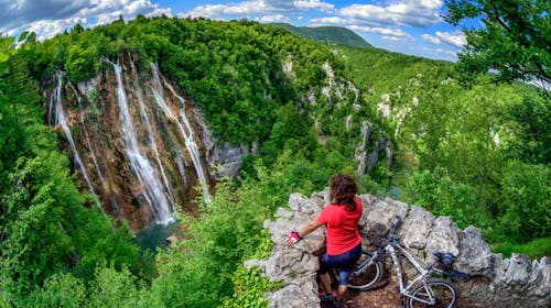 Camping Plitvice - Proleće u prirodi za porodice, Smoljanac, Plitvička jezera, Hrvatska - 19.251 RSD - 1x noćenje u Premium mobilnim kućicama za 4 osobe, Doručak od svežih lokalnih namirnica