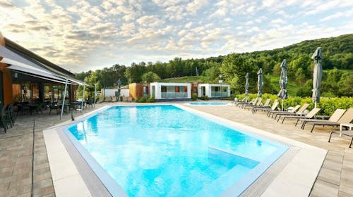 Camping Plitvice - Proleće u prirodi za porodice, Smoljanac, Plitvička jezera, Hrvatska - 37.444 RSD - 2x noćenje u Premium mobilnim kućicama za 4 osobe, Doručak od svežih lokalnih namirnica