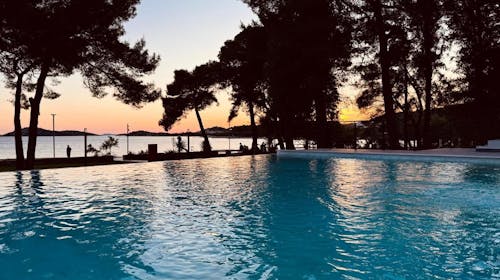 SeeSea Hotel - Porodični majski odmor u Vodicama , Vodice, Dalmacija, Hrvatska - 29.110 RSD - 2x noćenje u dvokrevetnoj sobi (pogled park) za 2 osobe (1 dete do 2,99 godina i 1 dete do 12,99 godina besplatno), Polupansion