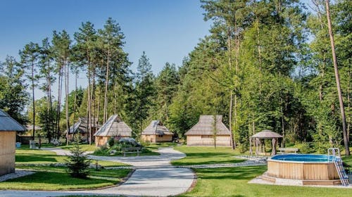 Slovenia Eco Resort - Glamping kućica, Stahovica, Kamnik, Slovenija - 10.567 RSD - 1x noćenje u drvenoj Glamping kućici Eco Resorta (zajednička kuhinja i toalet) za 2 osobe, Korištenje finske saune u trajanju od 1 sat
