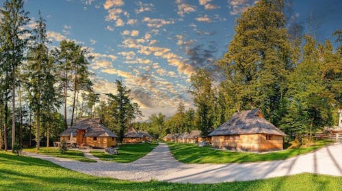 Slovenia Eco Resort - Velika drvena kućica, Stahovica, Kamnik, Slovenija - 22.894 RSD - 1x noćenje u velikoj drvenoj kućici Eco Resorta za do 5 osoba, Korištenje finske saune u trajanju od 1 sat (uz prethodnu rezervaciju)