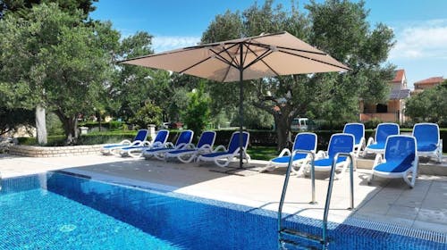 Mediteransko selo San Antonio - Top letnja sezona u Dalmaciji udvoje, Biograd na Moru, Dalmacija, Hrvatska - 131.479 RSD - 5x noćenje u dvokrevetnoj sobi sa terasom za 2 osobe, Polupansion
