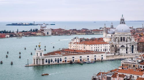 Katamaranom u Veneciju - Karta za decu, Venecija, Italija - 4.641 RSD - Jednodnevni izlet u Veneciju katamaranom za 1 dete od 3 do 12 godina, Cena karte