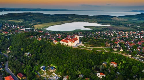 Hotel Sirály - Odmor uz jezero Balaton, Balatonelle, Mađarska - 76.636 RSD - 6x noćenje u dvokrevetnoj sobi za 2 osobe, Doručak