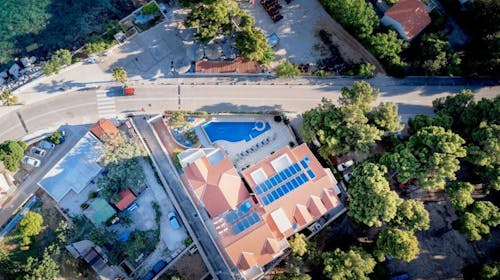 Hotel Sol - Last minute u srcu Bola, Bol, ostrvo Brač, Dalmacija, Hrvatska - 58.504 RSD - 5x noćenje u jednosobnom apartmanu sa balkonom/terasom (zavisi od raspoloživosti) za 2 osobe, Doručak