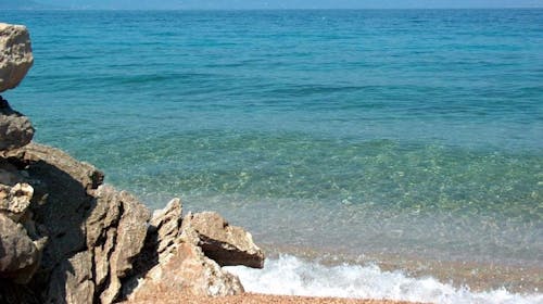 Hoteli Omišalj - Hotel Adriatic - Leto na Krku, Omišalj, ostrvo Krk, Hrvatska - 36.750 RSD - 3x noćenje u dvokrevetnoj sobi za 2 osobe (1. dete do 7,99 godina besplatno), Polupansion (buffet doručak i buffet večera sa uključenim bezalkoholnim pićem)