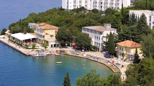 Hoteli Omišalj - Hotel Adriatic - Leto na Krku, Omišalj, ostrvo Krk, Hrvatska - 85.709 RSD - 7x noćenje u dvokrevetnoj sobi za 2 osobe (1. dete do 7,99 godina besplatno), Polupansion (buffet doručak i buffet večera sa uključenim bezalkoholnim pićem)