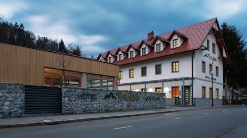 Hotel Triglav Dobrna - Kratki odmor za parove sa polupansionom, Dobrna, Slovenija - 15.140 RSD - 1x noćenje u dvokrevetnoj sobi za 2 osobe, Polupansion