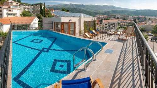 Hotel Twelve by Aycon - Porodično leto, Budva, Crna Gora - 59.888 RSD - 3x noćenje u dvokrevetnoj Standard sobi (sa dodatnim ležajem) za 2 osobe (1 dete do 11,99 godina besplatno), Doručak