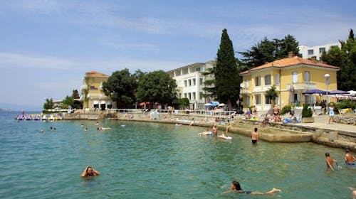 Hoteli Omišalj - Depandansa Primorka - Početak i kraj leta na Krku, Omišalj, ostrvo Krk, Hrvatska - 30.292 RSD - 3x noćenje u dvokrevetnoj sobi za 2 osobe (1. dete do 7,99 godina besplatno), Polupansion (buffet doručak i buffet večera sa uključenim bezalkoholnim pićem)