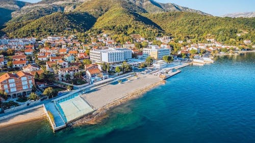 Carine Hotel Delfin - All inclusive leto uz samo more, Bijela, Crna Gora - 95.340 RSD - 3x noćenje u dvokrevetnoj sobi sa pogledom na planinu za 2 osobe, All inclusive