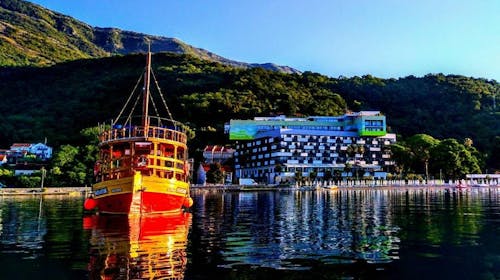Carine Hotel Park - All inclusive kraj leta uz more, Bijela, Crna Gora - 91.975 RSD - 3x noćenje u dvokrevetnoj sobi sa pogledom na planinu za 2 osobe, All inclusive
