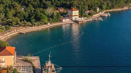 Pansion Delfin - Porodično ljeto na Krku, Omišalj, ostrvo Krk, Hrvatska - 166.436 RSD - 7x noćenje u Standard sobi za 2 osobe (2 dece do 11,99 godina besplatno), Polupansion (buffet doručak i večera)