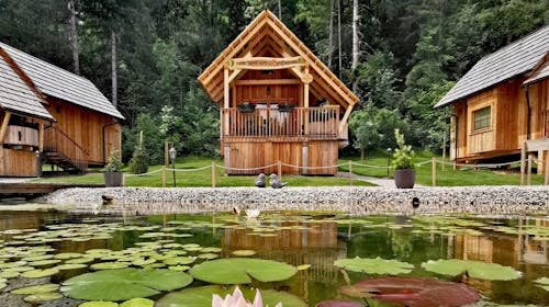 Ribno Luxury Glamping - Prolećni glamping na Bledu tokom vikenda, Bled, Slovenija - 46.869 RSD - 2x noćenje u luksuznoj glamping kućici sa privatnom saunom i drvenom kadom sa toplom vodom za 2 osobe (2 dece do 12 godina besplatno), Piće dobrodošlice