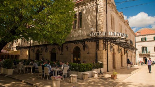 Hotel Platani - Porodični odmor u čarobnom Trebinju, Trebinje, Bosna i Hercegovina - 12.329 RSD - 1x noćenje u dvokrevetnoj sobi za 2 osobe (1 dete do 8 godina besplatno), Doručak