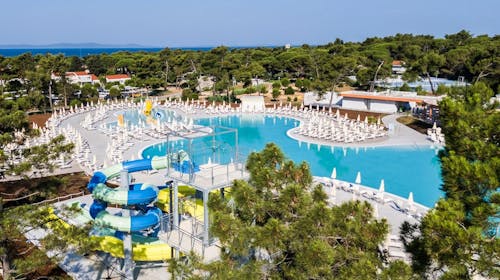 Zaton Holiday Resort - Zabavni porodični odmor u apartmanu Superior sa polupansionom, Zaton, Dalmacija, Hrvatska - 21.835 RSD - 1x noćenje u Superior apartmanu sa jednom spavaćom sobom za 2 osobe (2 dece do 17,99 godina besplatno), Polupansion (buffet doručak i večera; točeno piće uz večeru)