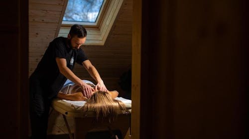 Kozjanski dvor - Romantičan wellness odmor sa kupanjem u Termama Olimia i uključenom masažom za par, Kozje, Slovenija - 35.067 RSD - 2x noćenje u udobnoj sobi hotel Kozjanski dvor za 2 osobe, Polupansion