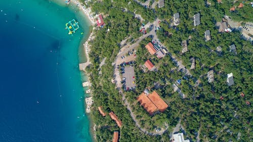 Holiday resort Kačjak - Leto za parove, Kačjak, Hrvatska - 75.777 RSD - 5x noćenje u Standard dvokrevetnoj sobi sa balkonom na morskoj strani za 2 osobe, Polupansion