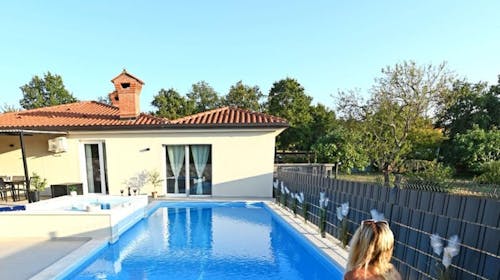 Villa Kristina - Odmor u četverosobnoj villi, Kaldanija, Hrvatska - 87.740 RSD - 3x noćenje u villi za 6 + 2 osoba, Korištenje grejanog jacuzzija
