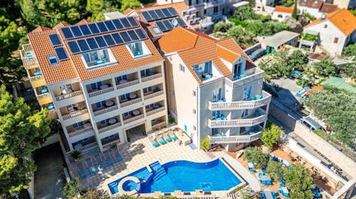 Hotel Sol - Last minute u srcu Bola, Bol, ostrvo Brač, Dalmacija, Hrvatska - 23.331 RSD - 2x noćenje u jednosobnom apartmanu sa balkonom/terasom (zavisi od raspoloživosti) za 2 osobe, Doručak