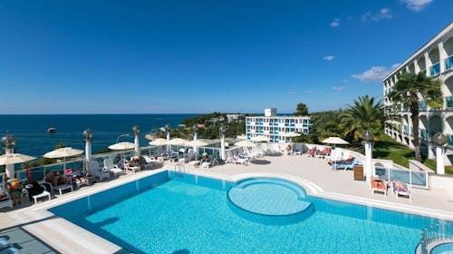 Hotel Gran Vista Plava Laguna - Leto u Poreču, Poreč, Istra, Hrvatska - 87.954 RSD - 5x noćenje u dvokrevetnoj Economy sobi sa dodatnim ležajem za 2 osobe (1. dete do 11,99 godina i 2. dete do 4,99 godina besplatno), Polupansion i piće uz večeru