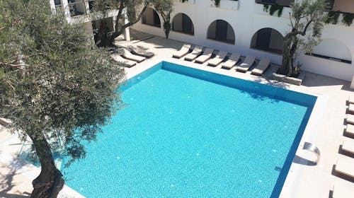 Vile Oliva Petrovac - Leto za velike porodice, Petrovac na Moru, Crna Gora - 324.826 RSD - 7x noćenje u Apartmanu Duplex u vilama (1 francuski ležaj i 2 single ležaja) za 2 osobe (3 dece do 11,99 godina besplatno), All inclusive