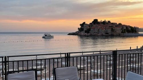 Hotel California by Aycon - Jesen na ekskluzivnoj lokaciji, Sveti Stefan, Crna Gora - 56.212 RSD - 3x noćenje u dvokrevetnoj Superior sobi sa pogledom na planinu za 2 osobe, Doručak