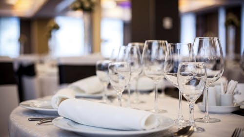 Hotel Park Doboj - Porodično wellness opuštanje uz polupansion, Doboj, Bosna i Hercegovina - 36.646 RSD - 2x noćenje u dvokrevetnoj sobi za 2 osobe (2 dece do 11,99 godina besplatno), Polupansion