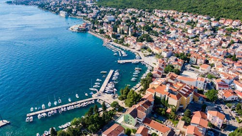 Hotel Selce - Majski odmor tik uz obalu, Selce, Hrvatska - 24.167 RSD - 2x noćenje u dvokrevetnoj sobi u potkrovlju za 2 osobe (1 dete do 6,99 godina besplatno), Polupansion