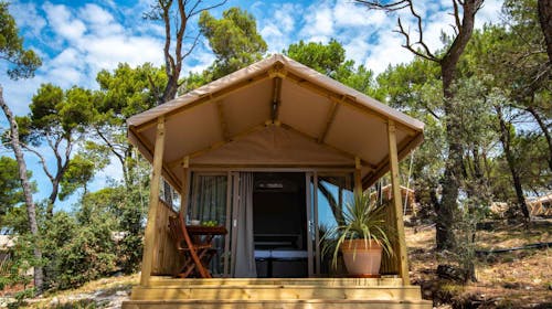 Arena One99 Glamping - Proleće i početak leta u Medulinu - Mini logdge, Pula, Istra, Hrvatska - 22.295 RSD - 2x noćenje u glamping šatoru Mini Lodge za 2 osobe, Boravišna taksa