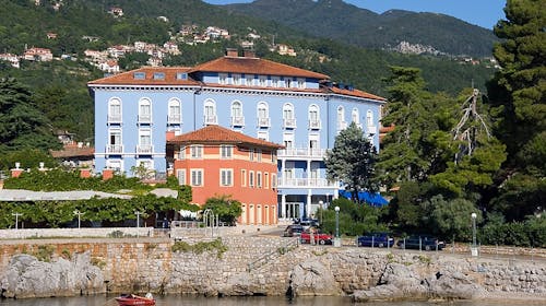 Hotel Park - First minute leto u Lovranu, Lovran, Hrvatska - 58.130 RSD - 3x noćenje u dvokrevetnoj sobi morska strana za 2 osobe (1. dete do 13,99 godina i 2. dete do 2,99 godina besplatno), Polupansion (doručak i večera)