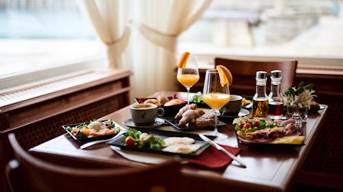 Hotel Villa Schubert - Prolećni odmor uz more - Posebna ponuda, Ika, Hrvatska - 32.760 RSD - 2x noćenje u elegantnoj dvokrevetnoj sobi za 2 osobe, Bogati buffet doručak uz neograničenu konzumaciju toplih napitaka i sokova