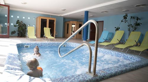 Boni Family Wellness Hotel - Porodični odmor u Mađarskoj, Zalakaros, Mađarska - 46.592 RSD - 3x noćenje u dvokrevetnoj sobi sa terasom ili balkonom za 2 osobe (2 dece do 11,99 godina besplatno), Polupansion