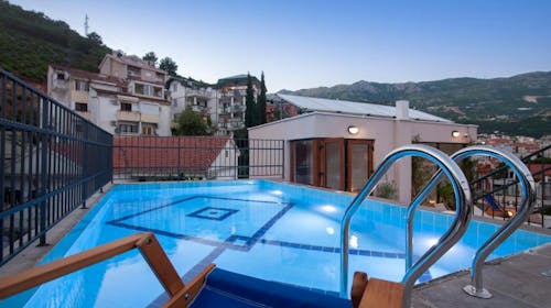 Hotel Twelve by Aycon - Porodično leto, Budva, Crna Gora - 62.941 RSD - 3x noćenje u dvokrevetnoj Standard sobi (sa dodatnim ležajem) za 2 osobe (1 dete do 11,99 godina besplatno), Doručak