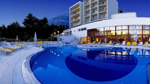 Hotel Horizont - Pozdrav letu na makarskoj rivijeri, Baška Voda, Makarska rivijera, Dalmacija, Hrvatska - 66.224 RSD - 3x noćenje u Superior dvokrevetnoj sobi sa balkonom za 2 osobe, Polupansion (buffet doručak i večera)