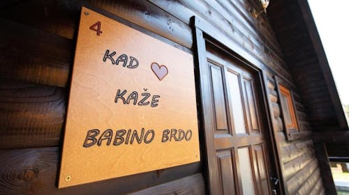 Motel Babino Brdo - Porodično opuštanje uz predivan pogled, Derventa, Bosna i Hercegovina - 7.727 RSD - 1x noćenje u dvokrevetnoj sobi za 3 osobe, Doručak