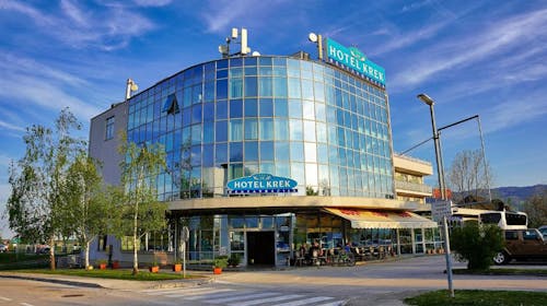 Hotel Krek - Porodični odmor, Lesce, Slovenija - 25.665 RSD - 3x noćenje u dvokrevetnoj sobi sa balkonom za 2 osobe (2 dece do 11,99 godina besplatno), Doručak (buffet, hladno-toplo)