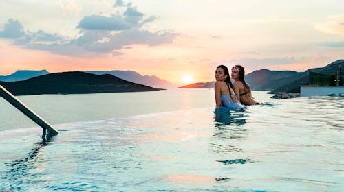 Grand Hotel Neum - Letnji odmor tik uz more, Neum, Bosna i Hercegovina - 48.108 RSD - 2x noćenje u dvokrevetnoj sobi sa balkonom morska strana za 2 osobe (1 dete do 2,99 godina i 1 dete do 6,99 godina besplatno), Polupansion