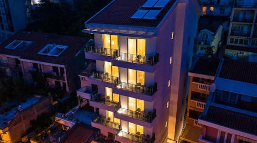 Hotel Bono by Aycon - Porodično leto, Bečići, Crna Gora - 59.164 RSD - 3x noćenje u dvokrevetnoj Standard sobi (sa dodatnim ležajem) za 2 osobe (1 dete do 11,99 godina besplatno), Doručak