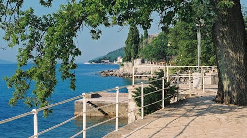 Hotel Park - First minute leto u Lovranu, Lovran, Hrvatska - 53.549 RSD - 3x noćenje u dvokrevetnoj Standard sobi za 2 osobe (1. dete do 13,99 godina i 2. dete do 2,99 godina besplatno), Polupansion (doručak i večera)