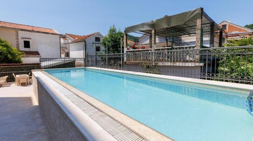Hotel Kadmo by Aycon - Porodično leto, Budva, Crna Gora - 98.519 RSD - 5x noćenje u dvokrevetnoj Standard sobi za 2 osobe (1 dete do 11,99 godina besplatno), Doručak